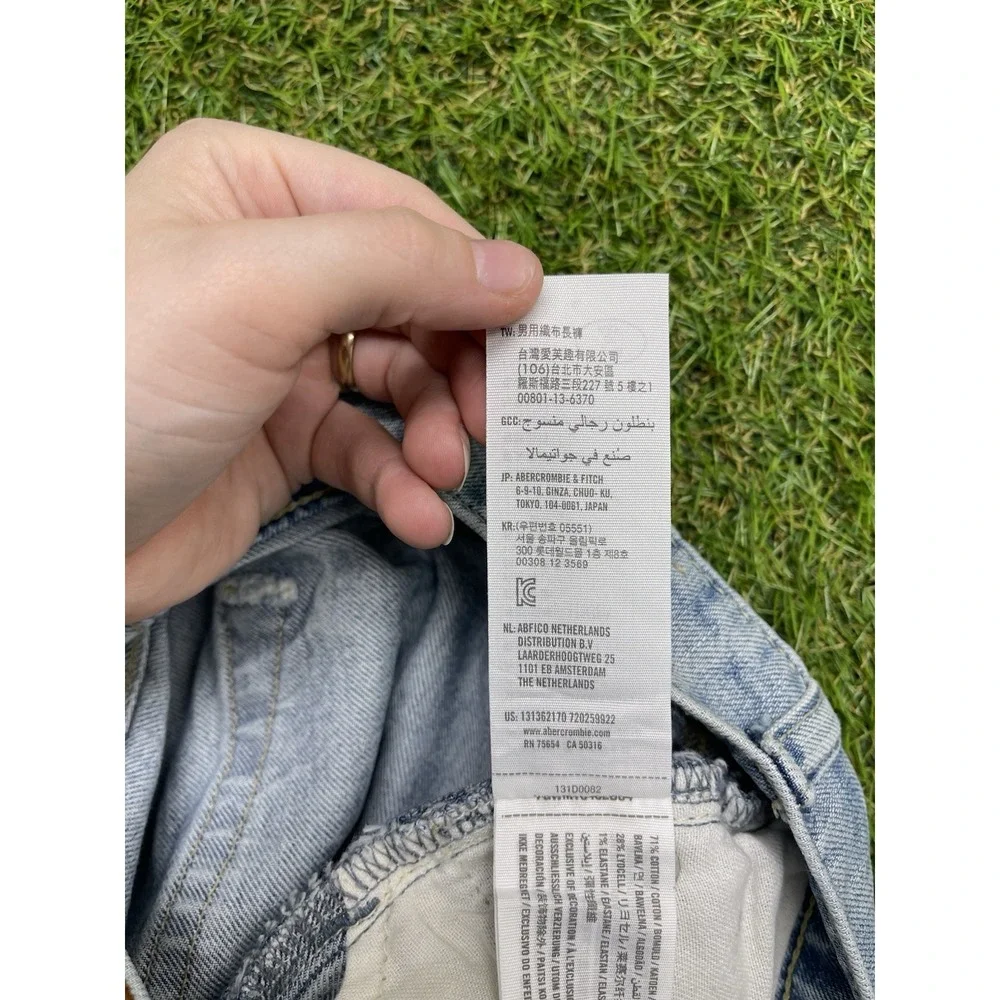Abercrombie & Fitch shop confidence